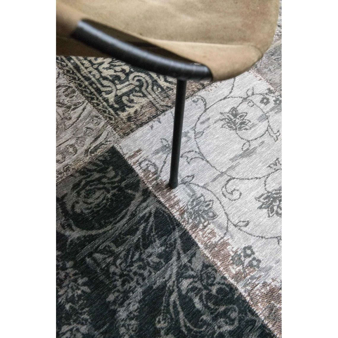 Louis De Poortere MULTI DESIGN - TAPIS PATCHWORK VINTAGE 6 Louis De Poortere MULTI DESIGN - TAPIS PATCHWORK VINTAGE – Image 4