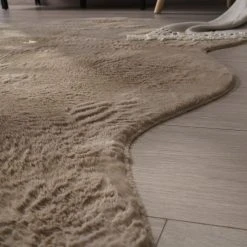 Paco Home Tapis De Salon Tapis Poils Ras Doux Moderne Monochrome Fausse Fourrure... -Magasin Joss & Main tapis de salon tapis poils ras doux moderne monochrome fausse fourrure beige 13743284 37957960 1140x1140