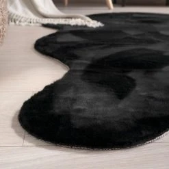 Paco Home Tapis De Salon Tapis Poils Ras Doux Moderne Monochrome Fausse Fourrure... -Magasin Joss & Main tapis de salon tapis poils ras doux moderne monochrome fausse fourrure noir 13743238 37957832 1140x1140