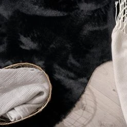 Paco Home Tapis De Salon Tapis Poils Ras Doux Moderne Monochrome Fausse Fourrure... -Magasin Joss & Main tapis de salon tapis poils ras doux moderne monochrome fausse fourrure noir 13743336 37958134 1140x1140