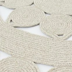 Avril Paris Tapis Extérieur Rond - 120cm - Sable - 100% Polypropylène Résistant... -Magasin Joss & Main tapis exterieur rond 120cm sable 100 polypropylene resistant aux uv tisse a la main gioya 14119438 39346906 1140x1140