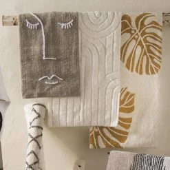 GUY LEVASSEUR Tapis Fantaisie En Coton Tufté Blanc Et Jaune Monstera -Magasin Joss & Main tapis fantaisie en coton tufte blanc et jaune monstera 13810614 38246922 1140x1140